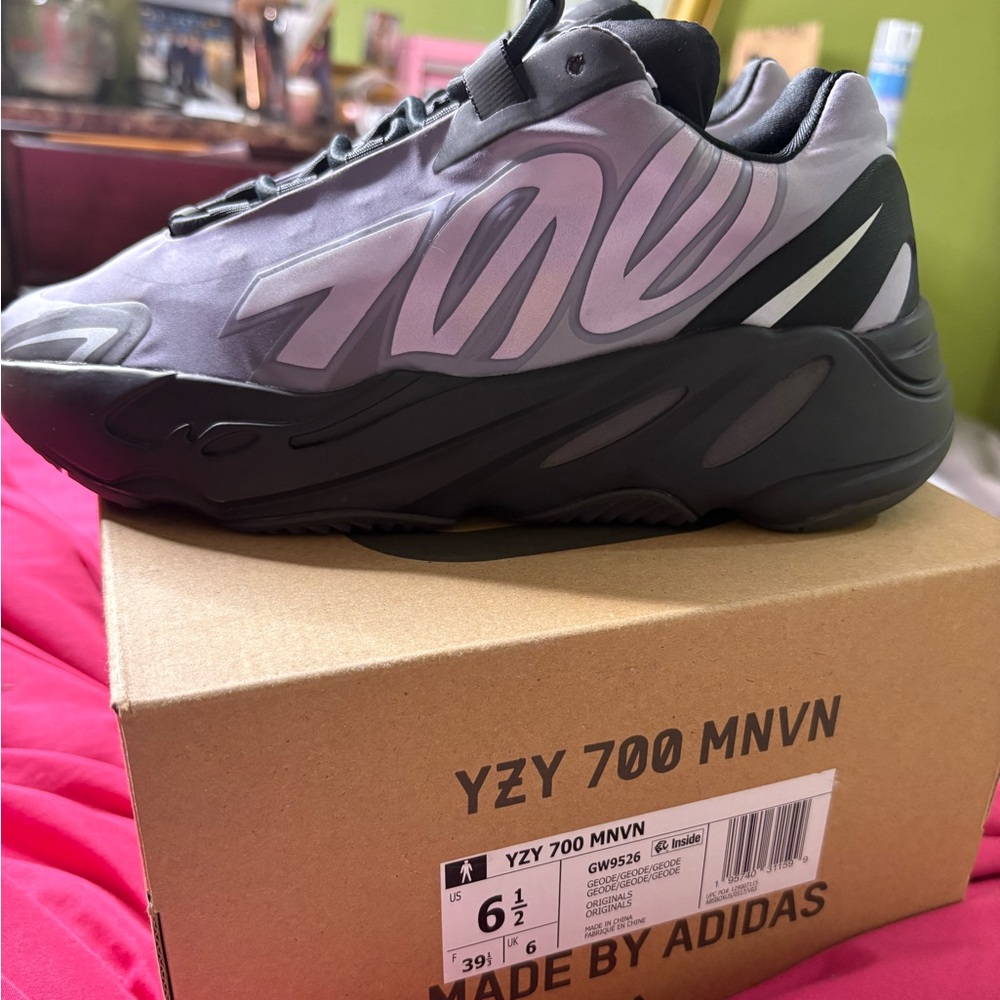 adidas YZY 700 MNVN Geode Youth 6 1/2